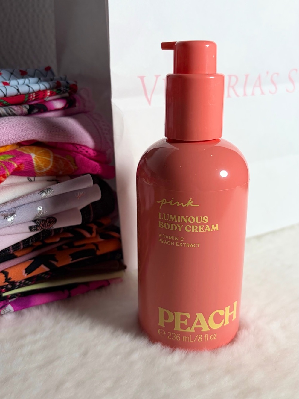 PINK Victoria’s Secret - PEACH - Luminous Body Cream - Picture 2 of 7